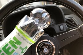 《日本猛暑的威力》夏日車內罐裝飲料以及物品的爆炸危機 (((゚Д゚;))) 《日本猛暑的威力》夏日車內罐裝飲料以及物品的爆炸危機 (((゚Д゚;)))