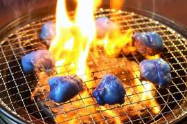 日本燒肉店再推《藍色燒肉》網友吐槽:這是阿凡達的肉吧... 日本燒肉店再推《藍色燒肉》網友吐槽:這是阿凡達的肉吧...