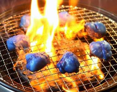 日本燒肉店再推《藍色燒肉》網友吐槽:這是阿凡達的肉吧... 日本燒肉店再推《藍色燒肉》網友吐槽:這是阿凡達的肉吧...
