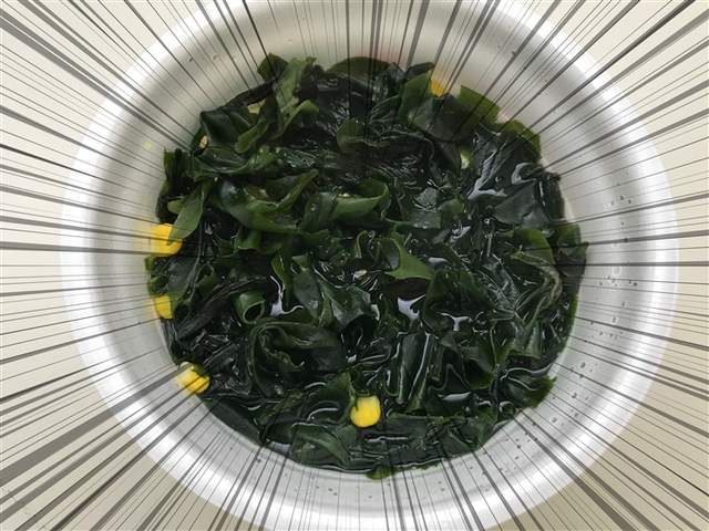 【推特話題】看不見麵的《3.5倍海帶芽泡麵》乾脆變成35倍又會是什麼模樣ww