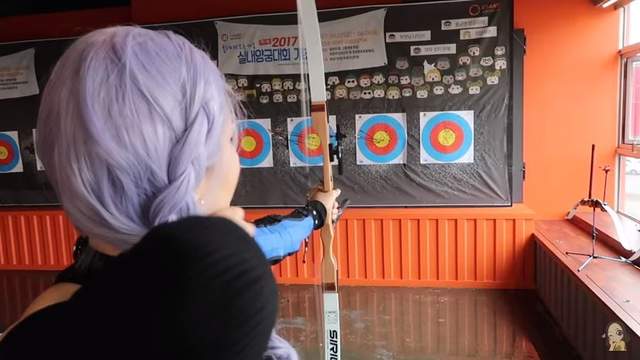韓國網友大推必去《射箭咖啡廳》邊吃美食邊射箭（？）