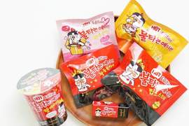 你的臉敢吃辣嗎?《辣雞麵化妝品》請問用這化妝會辣辣的嗎w 你的臉敢吃辣嗎?《辣雞麵化妝品》請問用這化妝會辣辣的嗎w