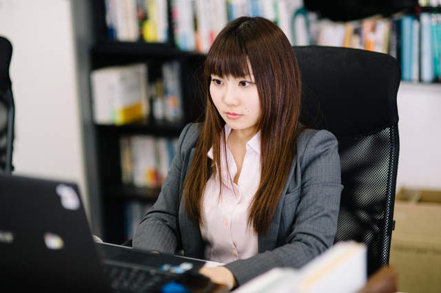 推特瘋傳《辦公椅扶手的正確用法》只要稍作調整就能讓你上班更舒適 推特瘋傳《辦公椅扶手的正確用法》只要稍作調整就能讓你上班更舒適