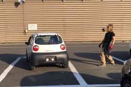 《馬的創意停車法》不擅長停車的人或許可以試試這種停法ww 《馬的創意停車法》不擅長停車的人或許可以試試這種停法ww