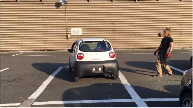 《馬的創意停車法》不擅長停車的人或許可以試試這種停法ww  《馬的創意停車法》不擅長停車的人或許可以試試這種停法ww