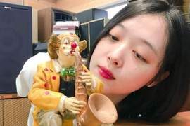 人紅是非多《雪莉照片又引發爭議》網友驚恐:這地方你不能坐阿... 人紅是非多《雪莉照片又引發爭議》網友驚恐:這地方你不能坐阿...