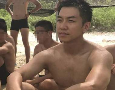 永遠都在提當年勇《曾經當過兵的男人》起手式就是三個字 永遠都在提當年勇《曾經當過兵的男人》起手式就是三個字
