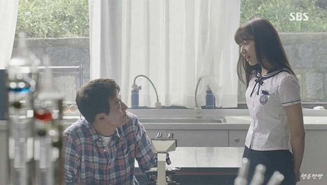 宛如漫畫劇情的《師生戀故事》女大生的親身歷讓網友hen羨慕 宛如漫畫劇情的《師生戀故事》女大生的親身歷讓網友hen羨慕