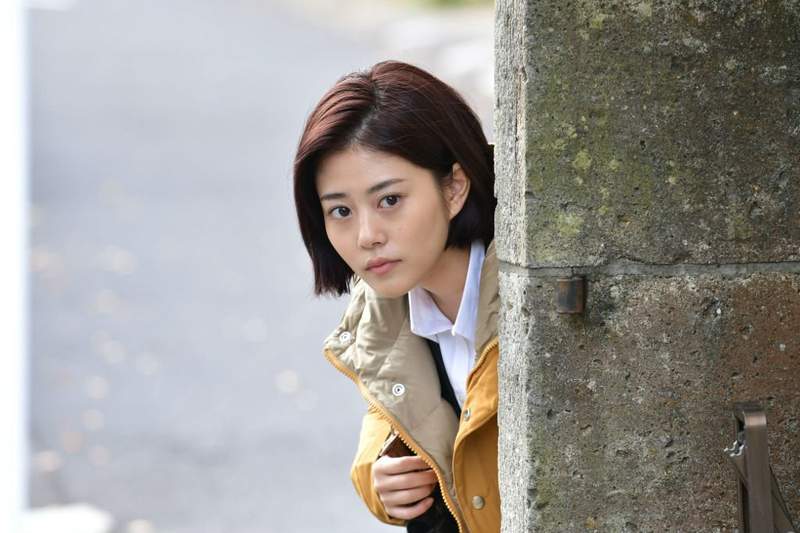 冬季日劇《高畑充希》剪去長髮扮新人刑警與一群老人病的大叔一起破案ww