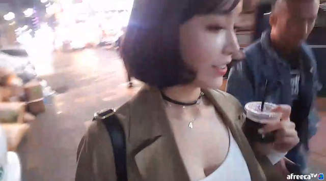 韓國正妹爆料自己《在路上被明星騷擾》對方沿路跟...結果遇到男友w 韓國正妹爆料自己《在路上被明星騷擾》對方沿路跟...結果遇到男友w