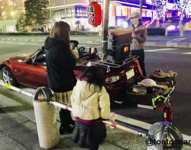 日本《敞篷車地瓜攤》不只車帥就連烤地瓜也又甜又好吃ww 日本《敞篷車地瓜攤》不只車帥就連烤地瓜也又甜又好吃ww