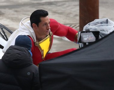 DC《神奇隊長(SHAZAM!)》片場照公開制服設計 DC《神奇隊長(SHAZAM!)》片場照公開制服設計