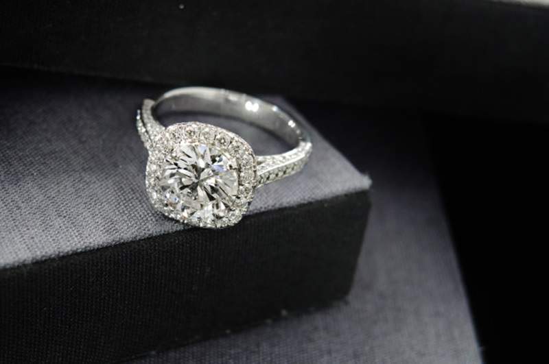 送出去的禮物到底能不能收回?《鑽戒爭奪戰》男子跟前女友討婚戒 結果是? 送出去的禮物到底能不能收回?《鑽戒爭奪戰》男子跟前女友討婚戒 結果是?