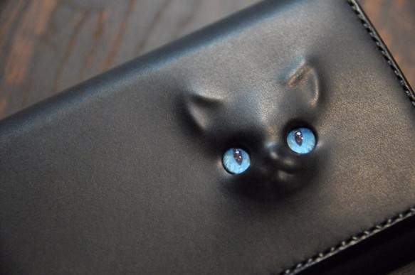 超可愛《浮雕貓皮夾》連眼睛顏色能選擇的精製手工喵皮件 - 圖片1