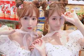 我全都要.gif《三上悠亞》&《明日花綺羅》巧扮雙胞胎,AV天后「夢幻同框」辣到爆❤ 我全都要.gif《三上悠亞》&《明日花綺羅》巧扮雙胞胎,AV天后「夢幻同框」辣到爆❤