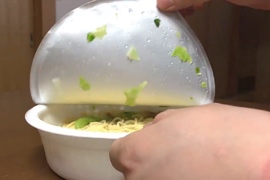 日清泡麵惡搞《拍拍車保護小貓》廣告變成《拍拍蓋保護高麗菜》要一起愛護高麗菜喔XD 日清泡麵惡搞《拍拍車保護小貓》廣告變成《拍拍蓋保護高麗菜》要一起愛護高麗菜喔XD