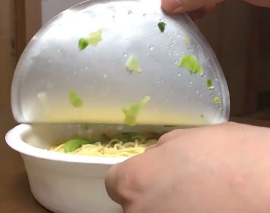 日清泡麵惡搞《拍拍車保護小貓》廣告變成《拍拍蓋保護高麗菜》要一起愛護高麗菜喔XD 日清泡麵惡搞《拍拍車保護小貓》廣告變成《拍拍蓋保護高麗菜》要一起愛護高麗菜喔XD