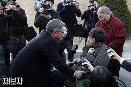 震撼度媲美熔爐《揭密風暴》揭開12年前震驚韓國幹細胞造假事件 震撼度媲美熔爐《揭密風暴》揭開12年前震驚韓國幹細胞造假事件