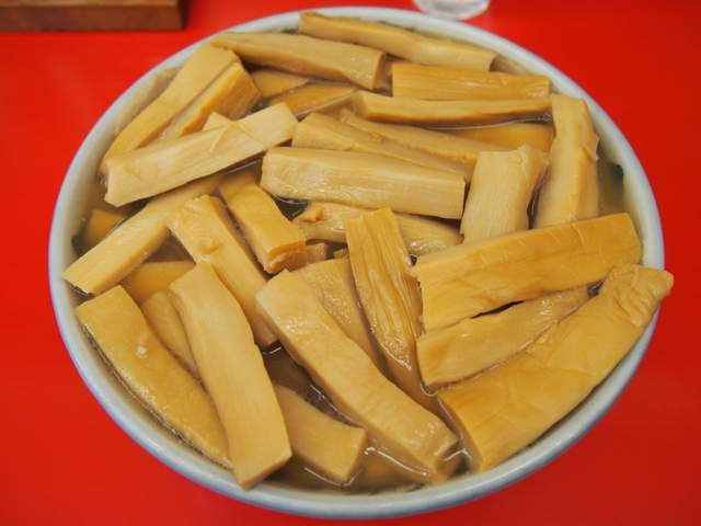 推特話題《極粗筍乾拉麵》又是一碗距離麵條遙遠的拉麵... 推特話題《極粗筍乾拉麵》又是一碗距離麵條遙遠的拉麵...