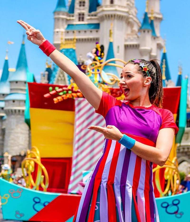 夢幻樂園《迪士尼的小秘密》當員工說「珍貴的客人」就表示... 夢幻樂園《迪士尼的小秘密》當員工說「珍貴的客人」就表示...