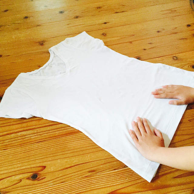 《T恤摺法看個性》從習慣的摺衣法看出你重視的東西