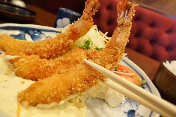 《完美吃到炸蝦尾部的方法》簡單動作就能漂亮的取出喔 《完美吃到炸蝦尾部的方法》簡單動作就能漂亮的取出喔