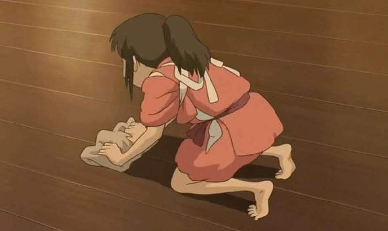 《日本學校怪文化》走廊擺紙鶴？學生擦地板？美國網友聽了快抓狂……