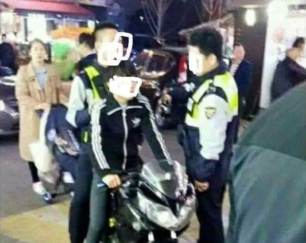 結局出乎預料《警察攔車臨檢事件》要沒收車結果不會騎只好...
