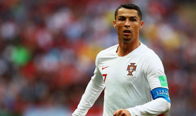 《伊朗球迷在飯店外吵整晚》為了贏球不讓C羅睡覺 《伊朗球迷在飯店外吵整晚》為了贏球不讓C羅睡覺