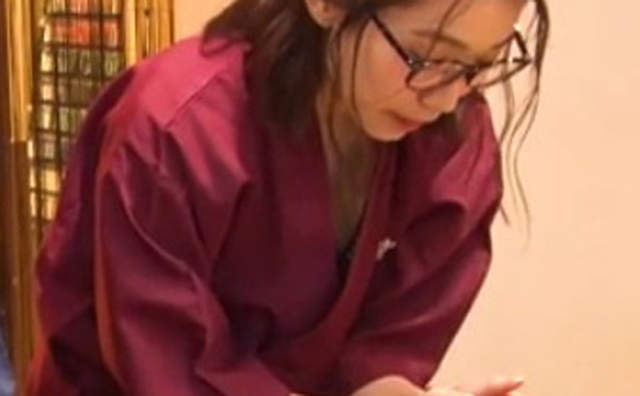 意外的性感屬性《女生穿上作務衣》胸口若隱若現超誘人…… 意外的性感屬性《女生穿上作務衣》胸口若隱若現超誘人……