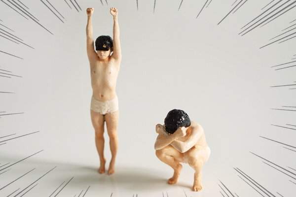 ARuFa流《帥氣飛身打破窗戶》為了這個目的特別把自己給金屬化惹