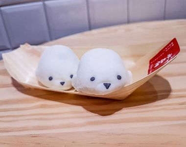 超Q彈《海豹大福》終於可以大口咬下軟軟海豹啦~只是吃起來很獵奇(= =b... 超Q彈《海豹大福》終於可以大口咬下軟軟海豹啦~只是吃起來很獵奇(= =b...
