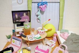 盒玩《女孩房間裡的那些擺設》那插頭跟泡麵鍋也太還原了吧XD 盒玩《女孩房間裡的那些擺設》那插頭跟泡麵鍋也太還原了吧XD