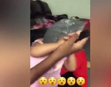把小孩用塑膠袋套頭《澳洲年輕夫妻的惡行》引發全澳民眾反彈 把小孩用塑膠袋套頭《澳洲年輕夫妻的惡行》引發全澳民眾反彈
