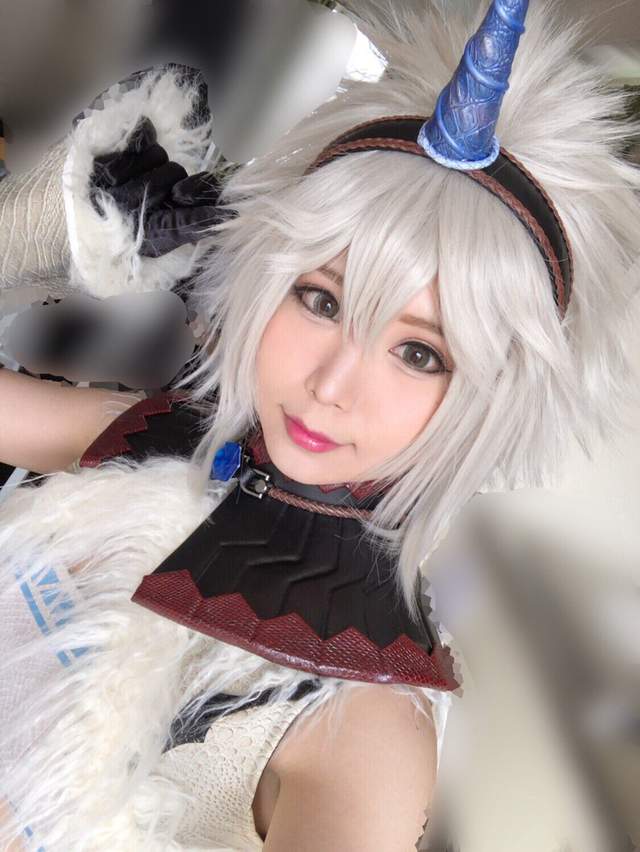 Cosplay正妹《五木あきら》的「魔物獵人」麒麟裝圍起360度人牆魅力無法擋 - 圖片2