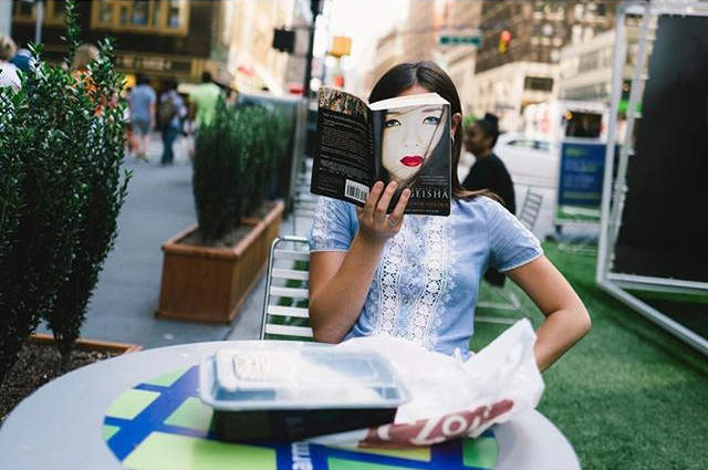 攝影師 Jonathan Higbee《捕捉生活中的錯位意外巧合》要待多久才會剛好捕捉的到呢？