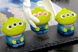 玩具總動員《三眼怪和菓子》這樣太可愛捨不得放嘴裡啦 玩具總動員《三眼怪和菓子》這樣太可愛捨不得放嘴裡啦