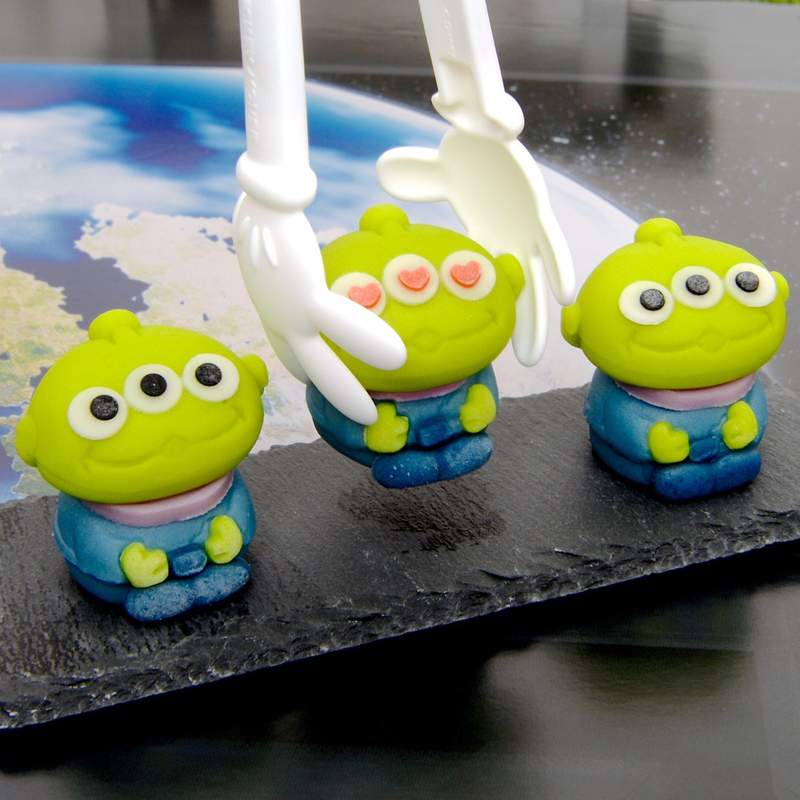 玩具總動員《三眼怪和菓子》這樣太可愛捨不得放嘴裡啦