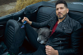 《陰屍路》硬漢男星Jon Bernthal 其實是熱愛比特犬的愛心暖男 《陰屍路》硬漢男星Jon Bernthal 其實是熱愛比特犬的愛心暖男