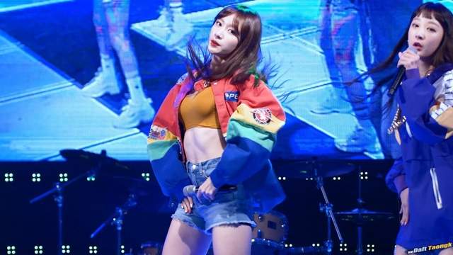 EXID《Hani又一飯拍爆紅》3年後跳著當年的神曲完全無違和 EXID《Hani又一飯拍爆紅》3年後跳著當年的神曲完全無違和