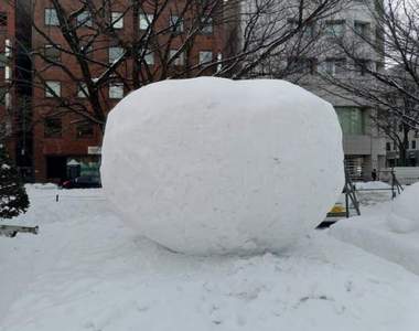 《札幌雪祭出現超惡搞雪雕》不看立牌解說絕對看不出主題的超謎物體ww 《札幌雪祭出現超惡搞雪雕》不看立牌解說絕對看不出主題的超謎物體ww