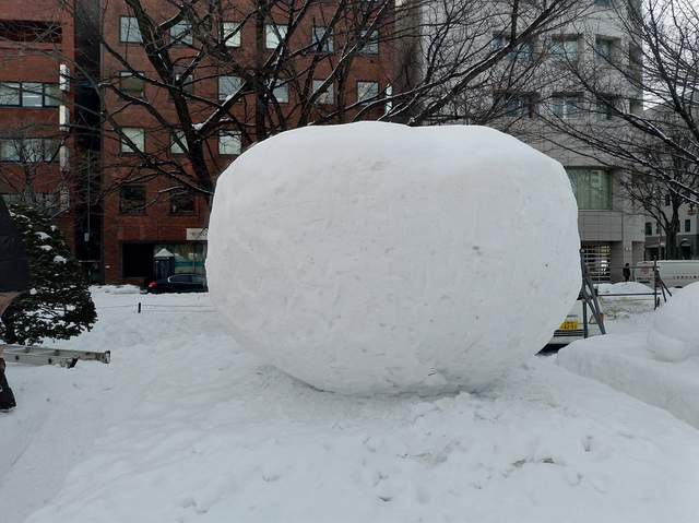 《札幌雪祭出現超惡搞雪雕》不看立牌解說絕對看不出主題的超謎物體ww 《札幌雪祭出現超惡搞雪雕》不看立牌解說絕對看不出主題的超謎物體ww