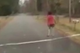 《行車記錄器錄到最詭異的畫面》感覺下車察看就會發生意外... 《行車記錄器錄到最詭異的畫面》感覺下車察看就會發生意外...