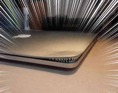 筆電長出尖牙!?《邪惡的MacBook》難道是什麼新的病毒嗎... 筆電長出尖牙!?《邪惡的MacBook》難道是什麼新的病毒嗎...