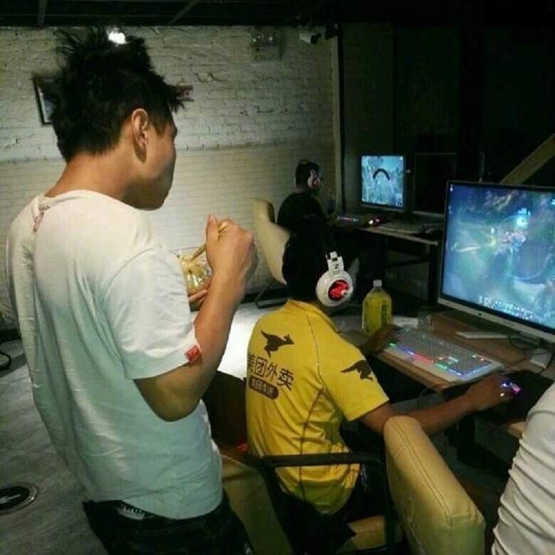 高手真的在民間《超神外送員》代打、唱歌樣樣來 等什麼?叫外送啦~ 高手真的在民間《超神外送員》代打、唱歌樣樣來 等什麼?叫外送啦~