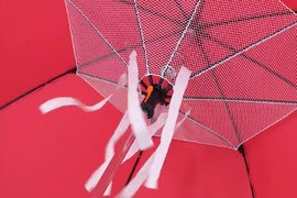 誰也需要買一把的《雨傘風扇傘》根本是夏天必備神器 誰也需要買一把的《雨傘風扇傘》根本是夏天必備神器
