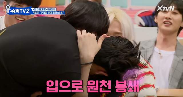 光天化日下竟發生《男偶像強襲親吻事件》superjunior你們真的是.....