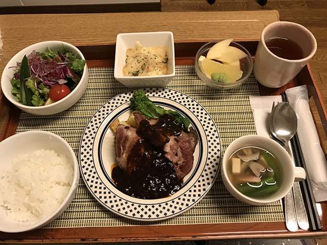 待產孕婦分享《超豪華醫院餐》生完孩子後吃的更是高級 待產孕婦分享《超豪華醫院餐》生完孩子後吃的更是高級