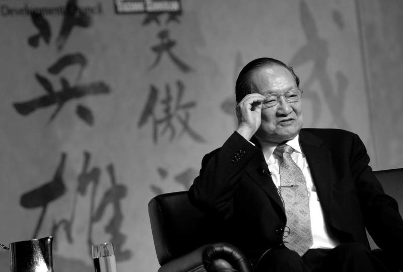 【訃報】武俠小說巨擘《金庸》94歲逝世「飛雪連天射白鹿,笑書神俠倚碧鴛」終成絕響… 【訃報】武俠小說巨擘《金庸》94歲逝世「飛雪連天射白鹿,笑書神俠倚碧鴛」終成絕響…