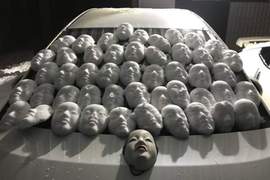 恐怖《能面的另類用法》還沒等到車主發現鄰居就先被嚇死惹吧...(⊙_⊙) 恐怖《能面的另類用法》還沒等到車主發現鄰居就先被嚇死惹吧...(⊙_⊙)